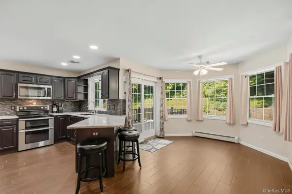32 Robinson LN, Wappingers Falls, NY 12590