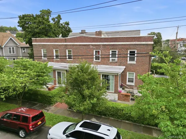 21 Crescent PL, Yonkers, NY 10704