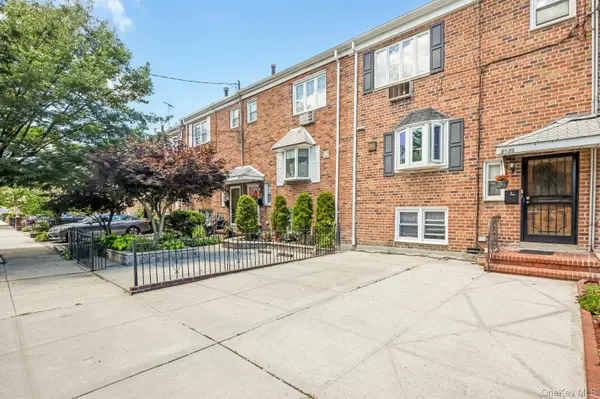 69-35 61st RD, Middle Village, NY 11379