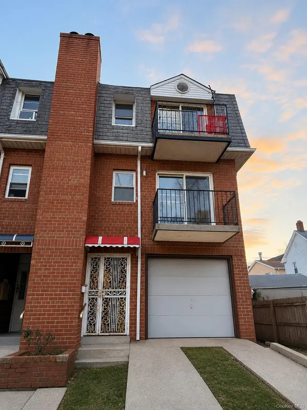 4512 robinson ST, Flushing, NY 11355