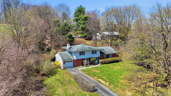 26 Lauretta DR, Highland, NY 12528