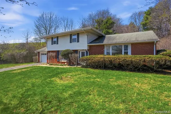 26 Lauretta DR, Highland, NY 12528