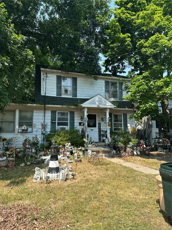 2 Willett AVE, Sayville, NY 11782