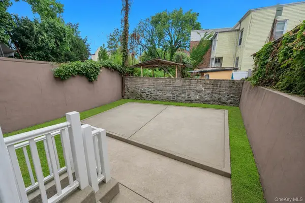 330 E 198th ST, Bronx, NY 10458