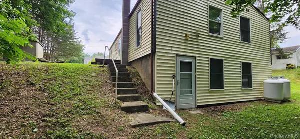 46 Gleason BLVD, Pleasant Valley, NY 12569