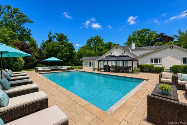 345 Heather LN, Hewlett Harbor, NY 11557