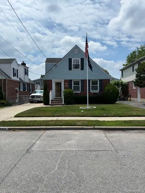 655 2nd PL, Garden City, NY 11530