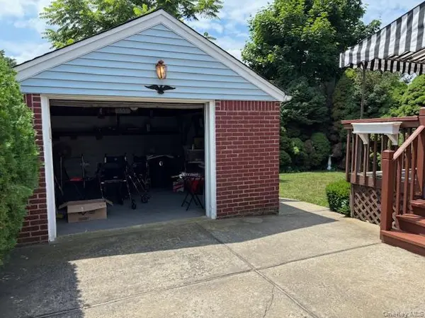 655 2nd PL, Garden City, NY 11530