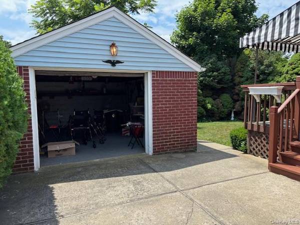 655 2nd PL, Garden City, NY 11530