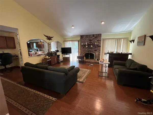 114 Washington BLVD, Commack, NY 11725