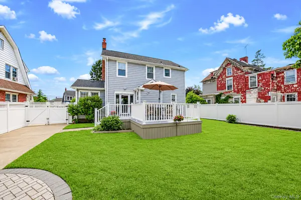 27 Hilbert ST, Hempstead, NY 11550