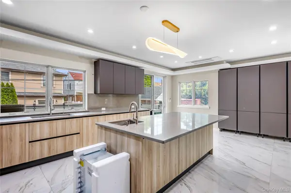 80-27 213th ST, Hollis Hills, NY 11427