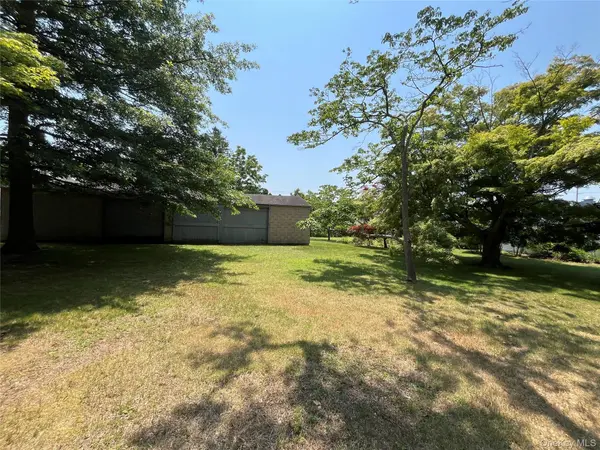 174 Railroad AVE, Saint James, NY 11780