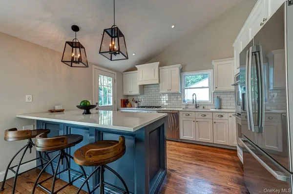 30 Harriet LN, Huntington, NY 11743