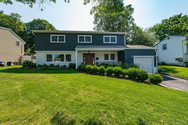 30 Harriet LN, Huntington, NY 11743