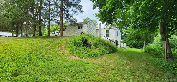 48 Gleason BLVD, Pleasant Valley, NY 12569