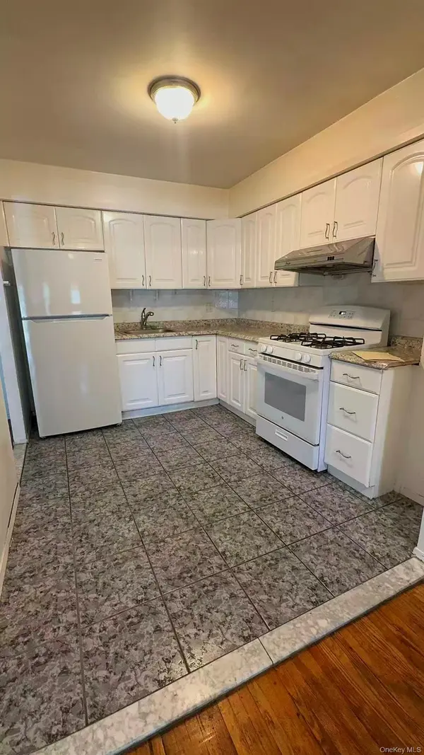 94-18 53rd AVE, Elmhurst, NY 11373