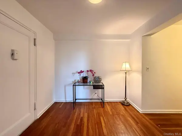 38-15 149 ST #3C, Flushing, NY 11354