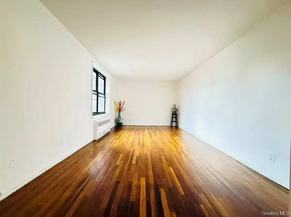 38-15 149 ST #3C, Flushing, NY 11354