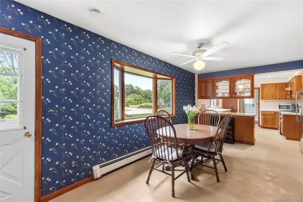 2725 Skunk LN, Cutchogue, NY 11935