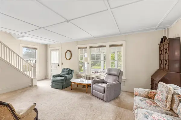 2725 Skunk LN, Cutchogue, NY 11935