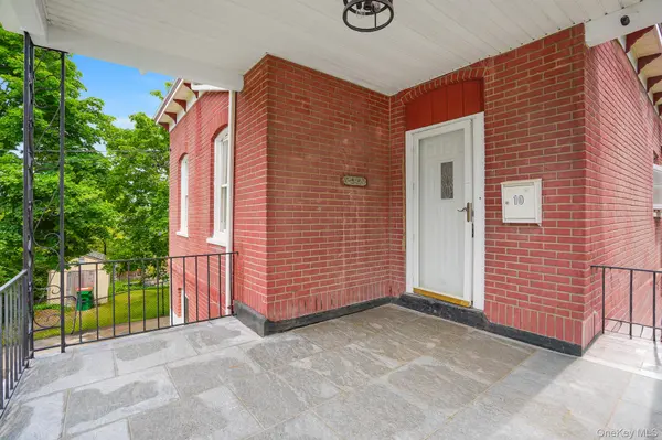 10 Robinson ST, Beacon, NY 12508