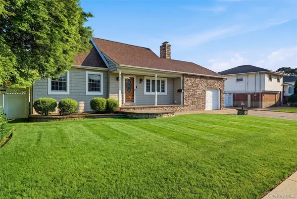 364 Boundary AVE, Massapequa, NY 11758