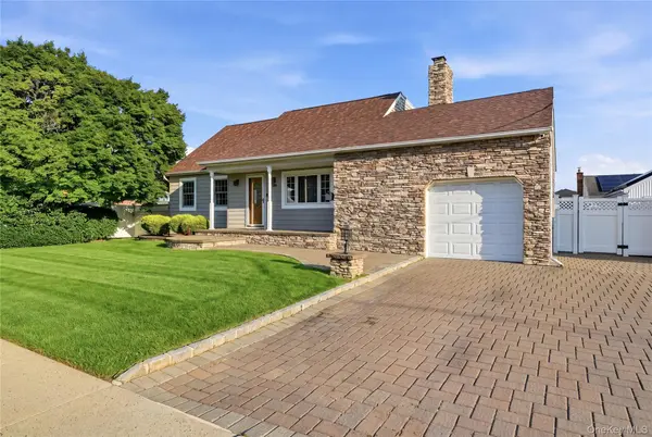364 Boundary AVE, Massapequa, NY 11758