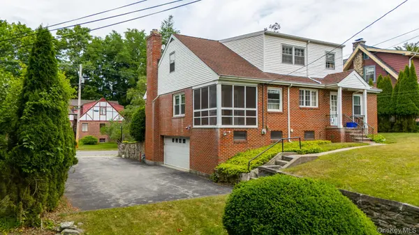 10 Degarmo PL, Poughkeepsie, NY 12601