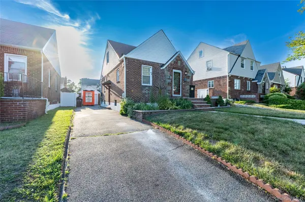 118 48 222ND ST, Cambria Heights, NY 11411