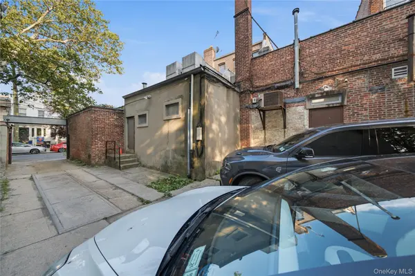 7935 Myrtle AVE, Ridgewood, NY 11385