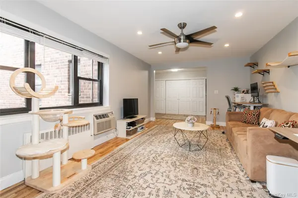 35 Knightsbridge RD #2-B, Great Neck, NY 11021