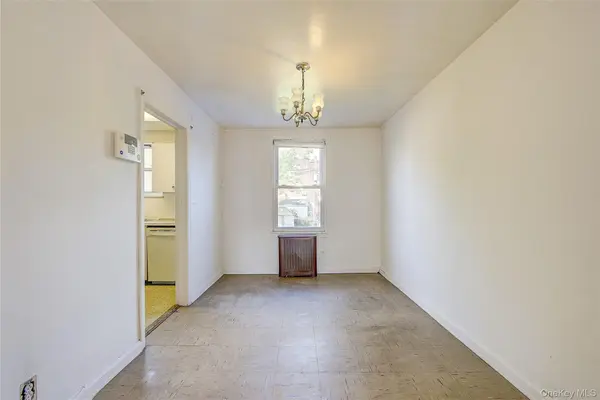 53-21 194th ST, Fresh Meadows, NY 11365