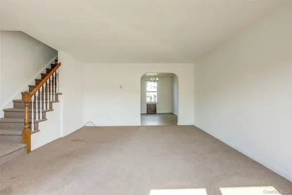 53-21 194th ST, Fresh Meadows, NY 11365