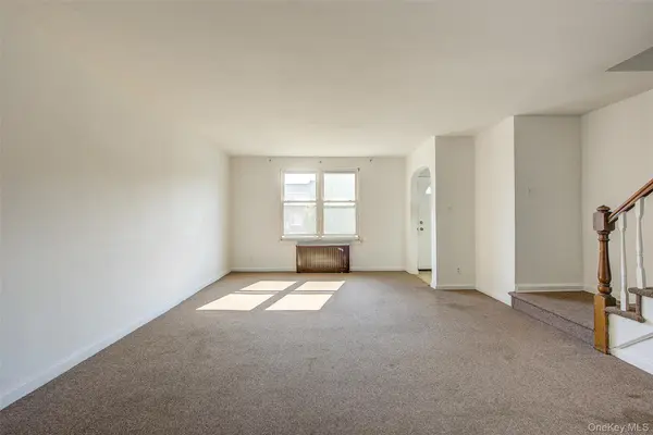 53-21 194th ST, Fresh Meadows, NY 11365