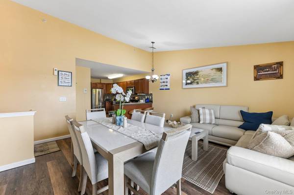 1120 Willow LN, Valley Stream, NY 11580