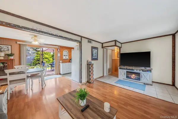 22 Jane ST, Selden, NY 11784