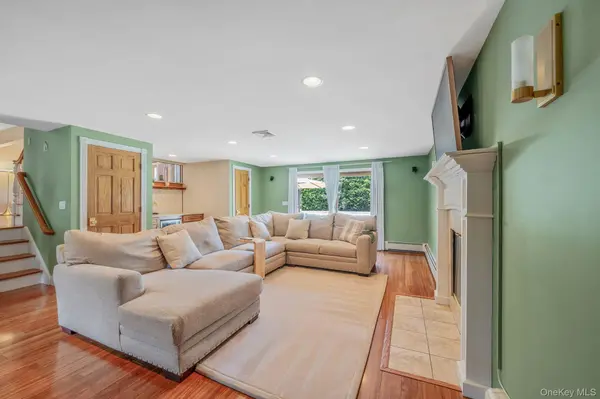108 Keswick DR, East Islip, NY 11730