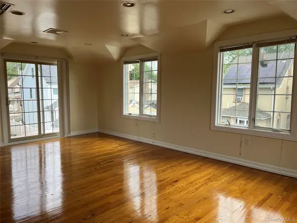 27-07 Murray LN #Second floor, Flushing, NY 11354