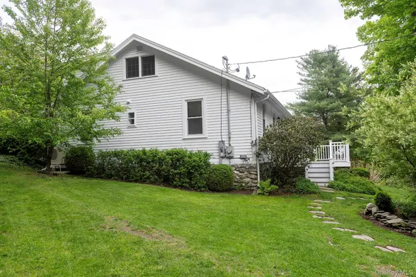 17 Skytop RDG, Rhinebeck, NY 12572