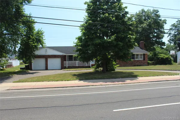 924 Fulton ST, Farmingdale, NY 11735
