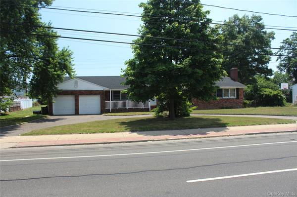924 Fulton ST, Farmingdale, NY 11735