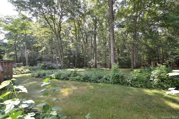 39 Sheryl CRES, Smithtown, NY 11787