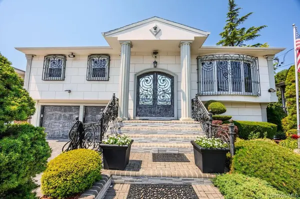 2696 Clubhouse RD, Merrick, NY 11566