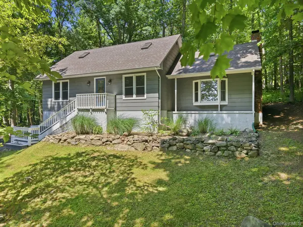 3 Dogwood HOLW, New Paltz, NY 12561