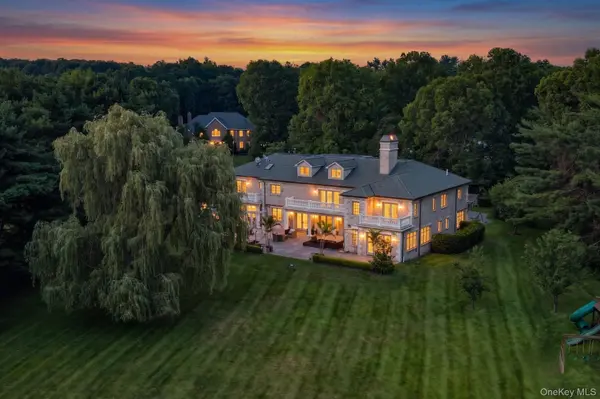 5 Farmwoods LN, Upper Brookville, NY 11545