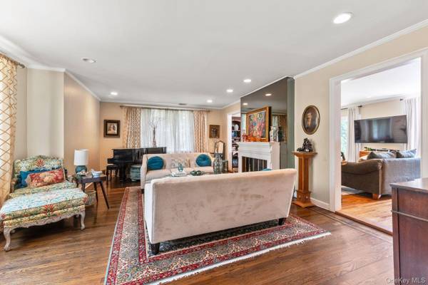 19 Margaret AVE, Lawrence, NY 11559