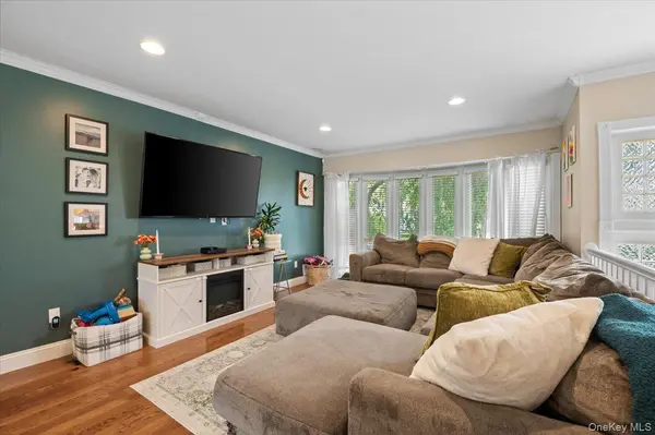 215 N Boston AVE, Massapequa, NY 11758
