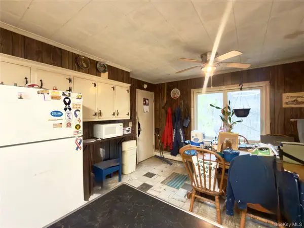 6 Pine Tree LN, Hyde Park, NY 12538