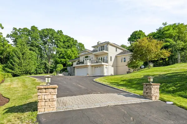 2 Half Moon RDG, Cornwall On Hudson, NY 12520